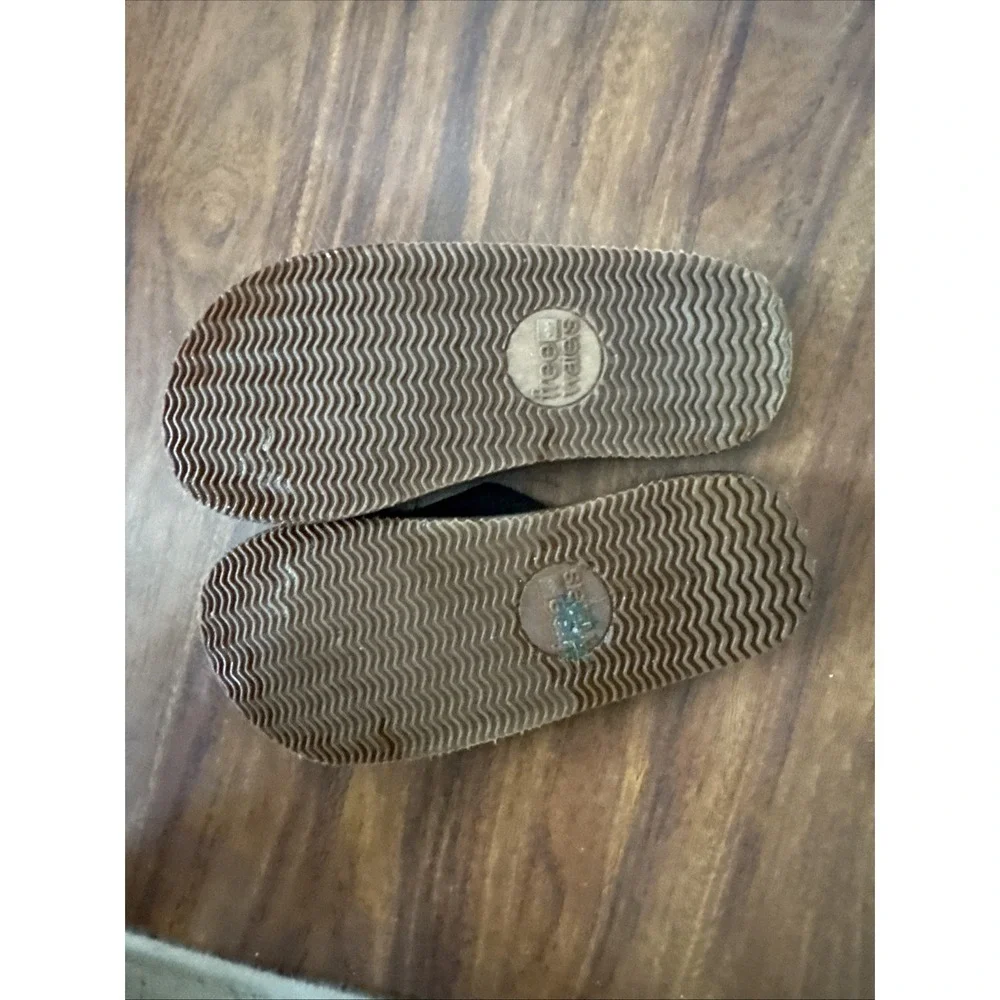 FREEWATERS Black  Men's Supreem Flip Flops Sandals 7.5 Women's 9
